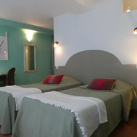 La Maison De Navarre 2*