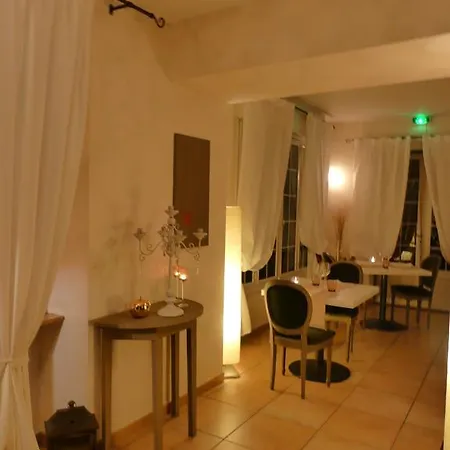 La Maison De Navarre 2*