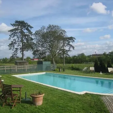 La Maison De Navarre Alojamento de Acomodação e Pequeno-almoço 2*