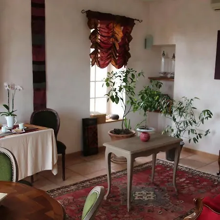 La Maison De Navarre