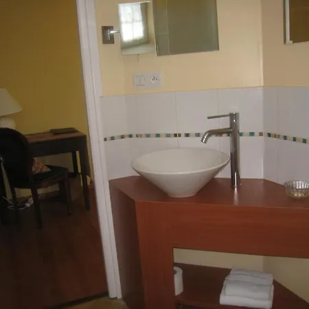 La Maison De Navarre Alojamento de Acomodação e Pequeno-almoço 2*